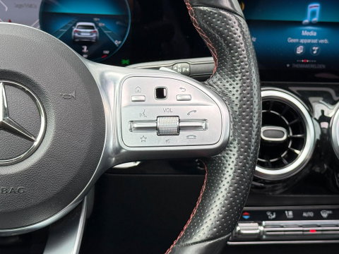 Mercedes-Benz B-Klasse 200 Bus. Solution AMG Night|Pano|Carplay|Sfeer|Cam|Trekhaak