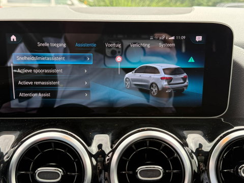 Mercedes-Benz B-Klasse 200 Bus. Solution AMG Night|Pano|Carplay|Sfeer|Cam|Trekhaak