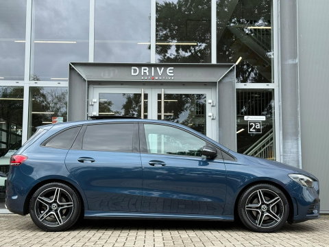 Mercedes-Benz B-Klasse 200 Bus. Solution AMG Night|Pano|Carplay|Sfeer|Cam|Trekhaak