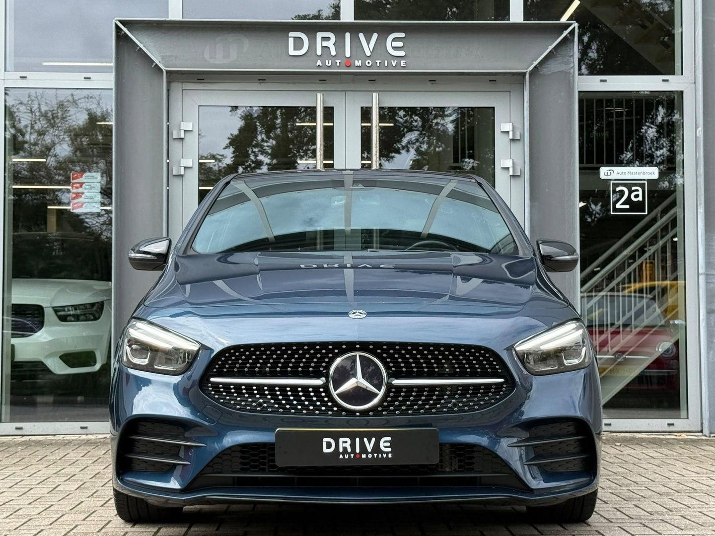 Mercedes-Benz B-Klasse 200 Bus. Solution AMG Night|Pano|Carplay|Sfeer|Cam|Trekhaak