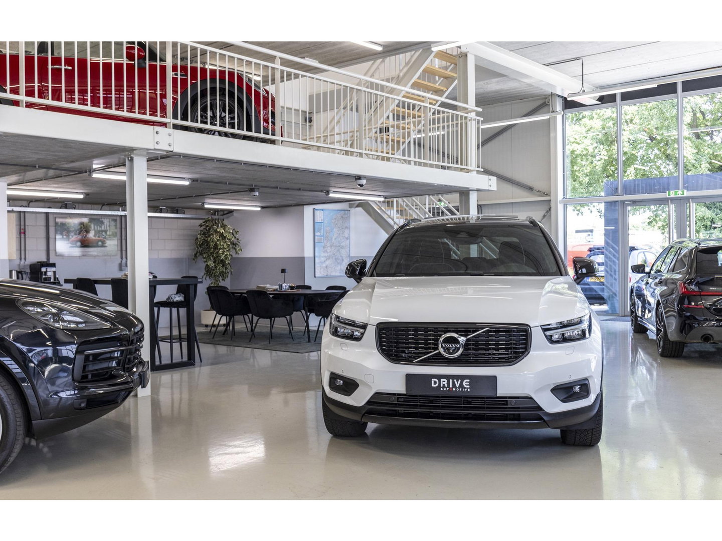 Mercedes-Benz B-Klasse 200 Bus. Solution AMG Night|Pano|Carplay|Sfeer|Cam|Trekhaak
