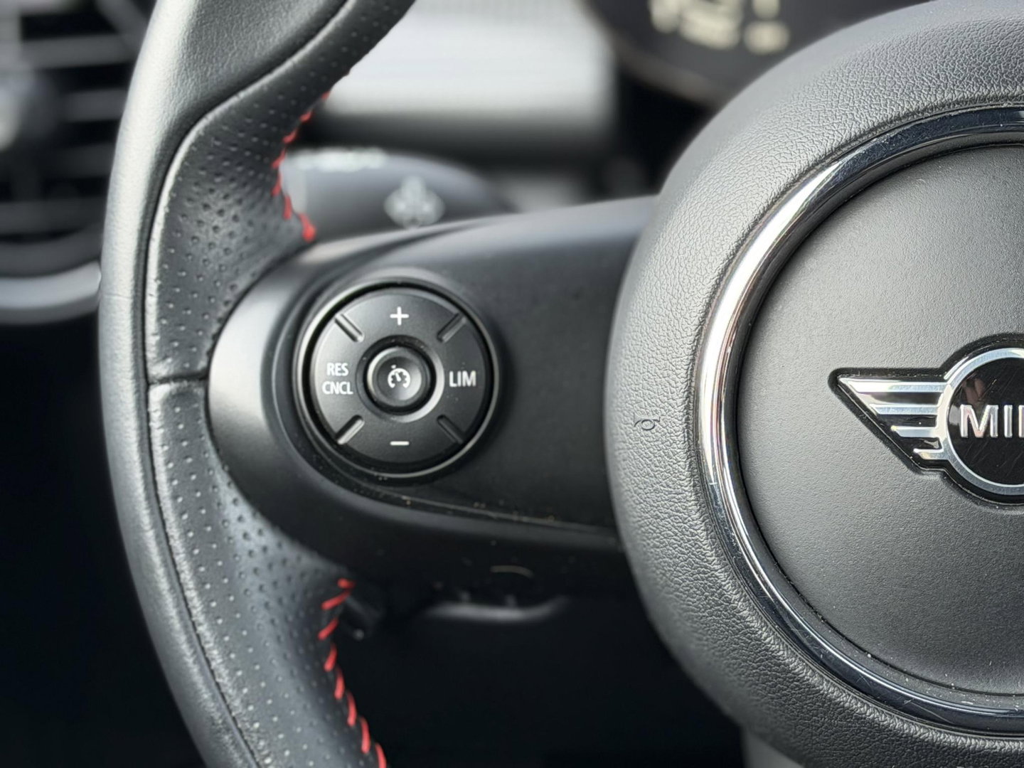 MINI 5-deurs 1.5 Cooper Dalston Edition JCW|Pano|H/K|Enigmatic Black