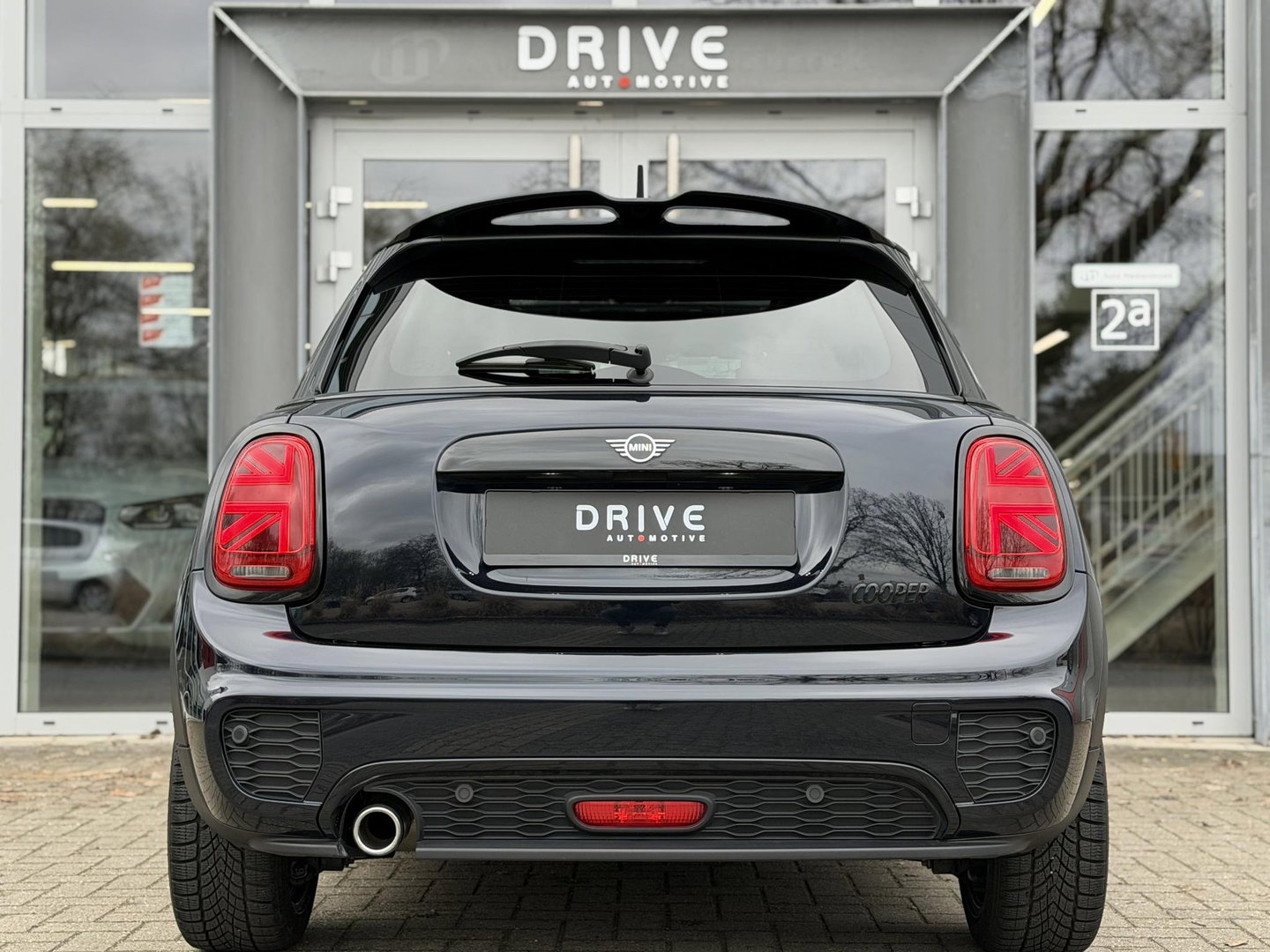 MINI 5-deurs 1.5 Cooper Dalston Edition JCW|Pano|H/K|Enigmatic Black