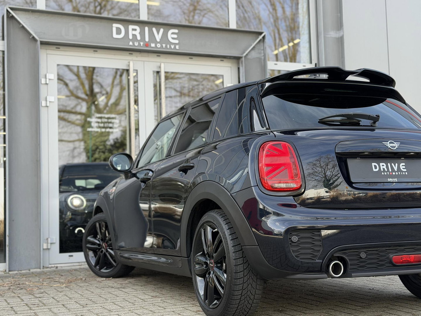 MINI 5-deurs 1.5 Cooper Dalston Edition JCW|Pano|H/K|Enigmatic Black