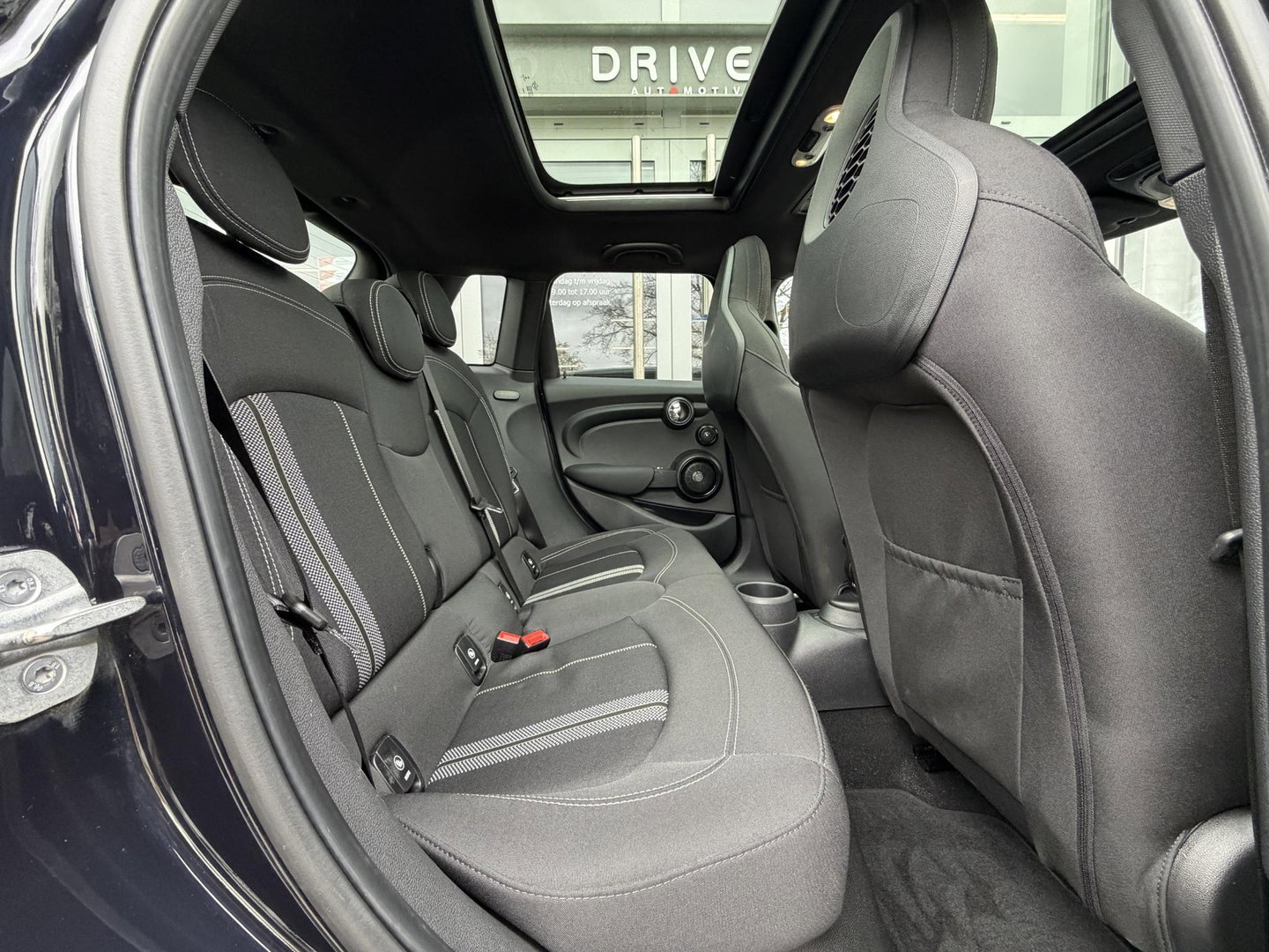 MINI 5-deurs 1.5 Cooper Dalston Edition JCW|Pano|H/K|Enigmatic Black