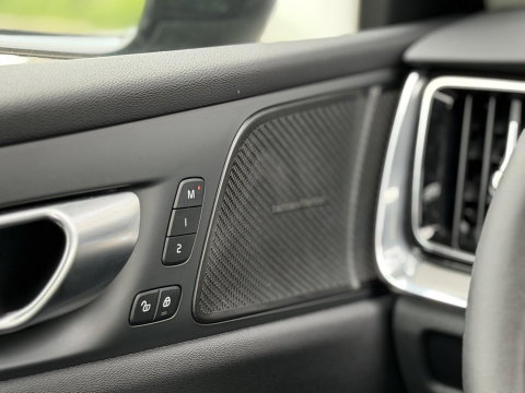 Volvo S60 2.0 Recharge T8 AWD 455PK Plus Bright |Schuif/kantel dak|H/K|360Cam|AutoPilot
