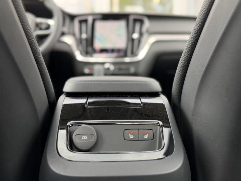 Volvo S60 2.0 Recharge T8 AWD 455PK Plus Bright |Schuif/kantel dak|H/K|360Cam|AutoPilot