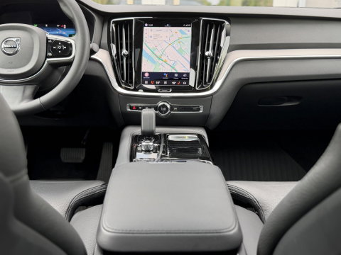 Volvo S60 2.0 Recharge T8 AWD 455PK Plus Bright |Schuif/kantel dak|H/K|360Cam|AutoPilot
