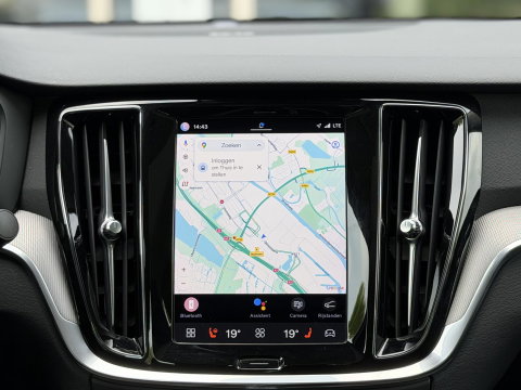 Volvo S60 2.0 Recharge T8 AWD 455PK Plus Bright |Schuif/kantel dak|H/K|360Cam|AutoPilot