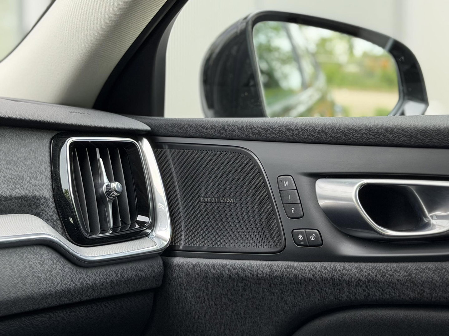 Volvo S60 2.0 Recharge T8 AWD 455PK Plus Bright |Schuif/kantel dak|H/K|360Cam|AutoPilot