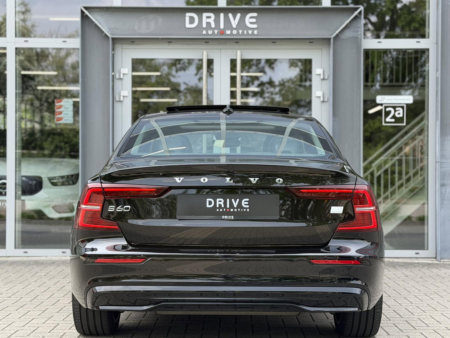 Volvo S60 2.0 Recharge T8 AWD 455PK Plus Bright |Schuif/kantel dak|H/K|360Cam|AutoPilot