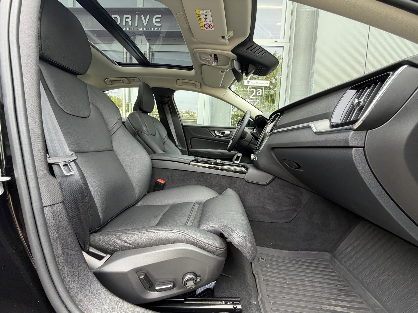 Volvo S60 2.0 Recharge T8 AWD 455PK Plus Bright |Schuif/kantel dak|H/K|360Cam|AutoPilot