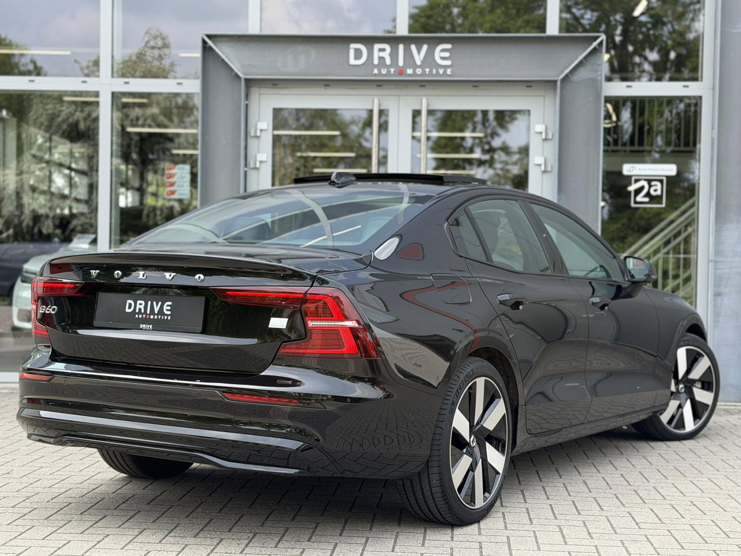 Volvo S60 2.0 Recharge T8 AWD 455PK Plus Bright |Schuif/kantel dak|H/K|360Cam|AutoPilot