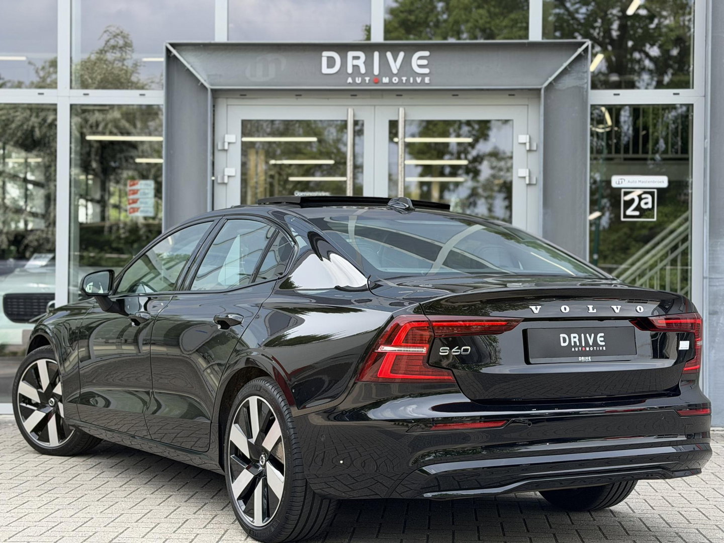 Volvo S60 2.0 Recharge T8 AWD 455PK Plus Bright |Schuif/kantel dak|H/K|360Cam|AutoPilot