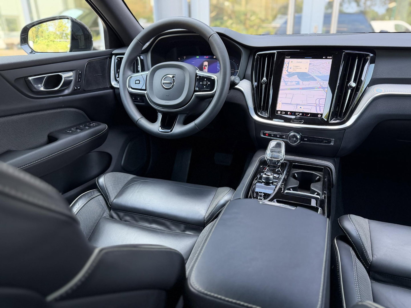 Volvo V60 2.0 T6 Plug-in hybrid 350Pk AWD Plus Dark Long Range|Pano|H/K|360Cam|Pilot|Trekhaak