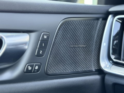 Volvo V60 2.0 T6 Plug-in hybrid 350Pk AWD Plus Dark Long Range|Pano|H/K|360Cam|Pilot|Trekhaak