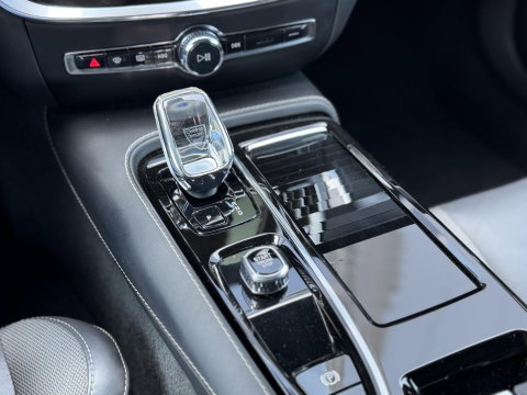 Volvo V60 2.0 T6 Plug-in hybrid 350Pk AWD Plus Dark Long Range|Pano|H/K|360Cam|Pilot|Trekhaak