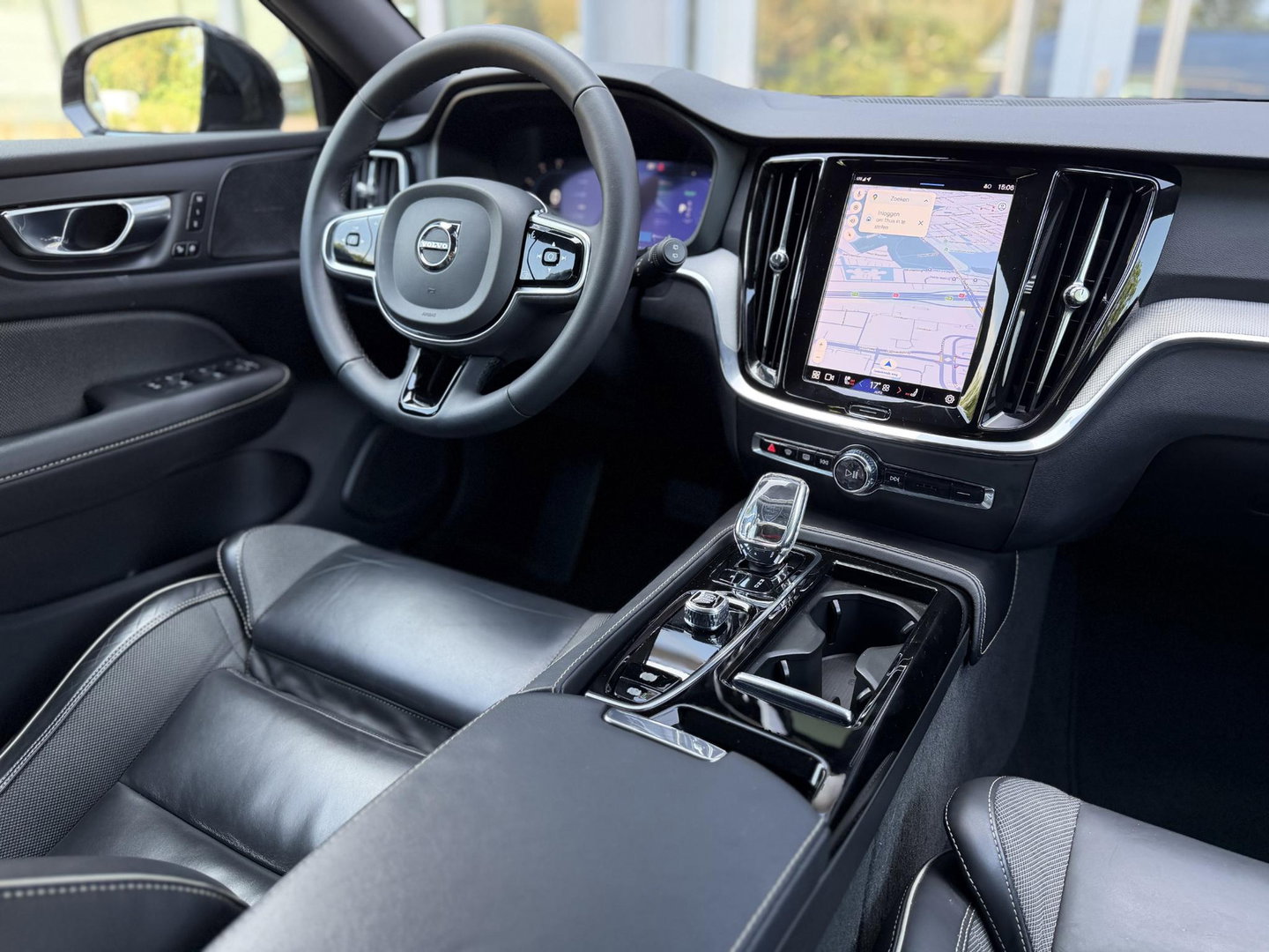 Volvo V60 2.0 T6 Plug-in hybrid 350Pk AWD Plus Dark Long Range|Pano|H/K|360Cam|Pilot|Trekhaak