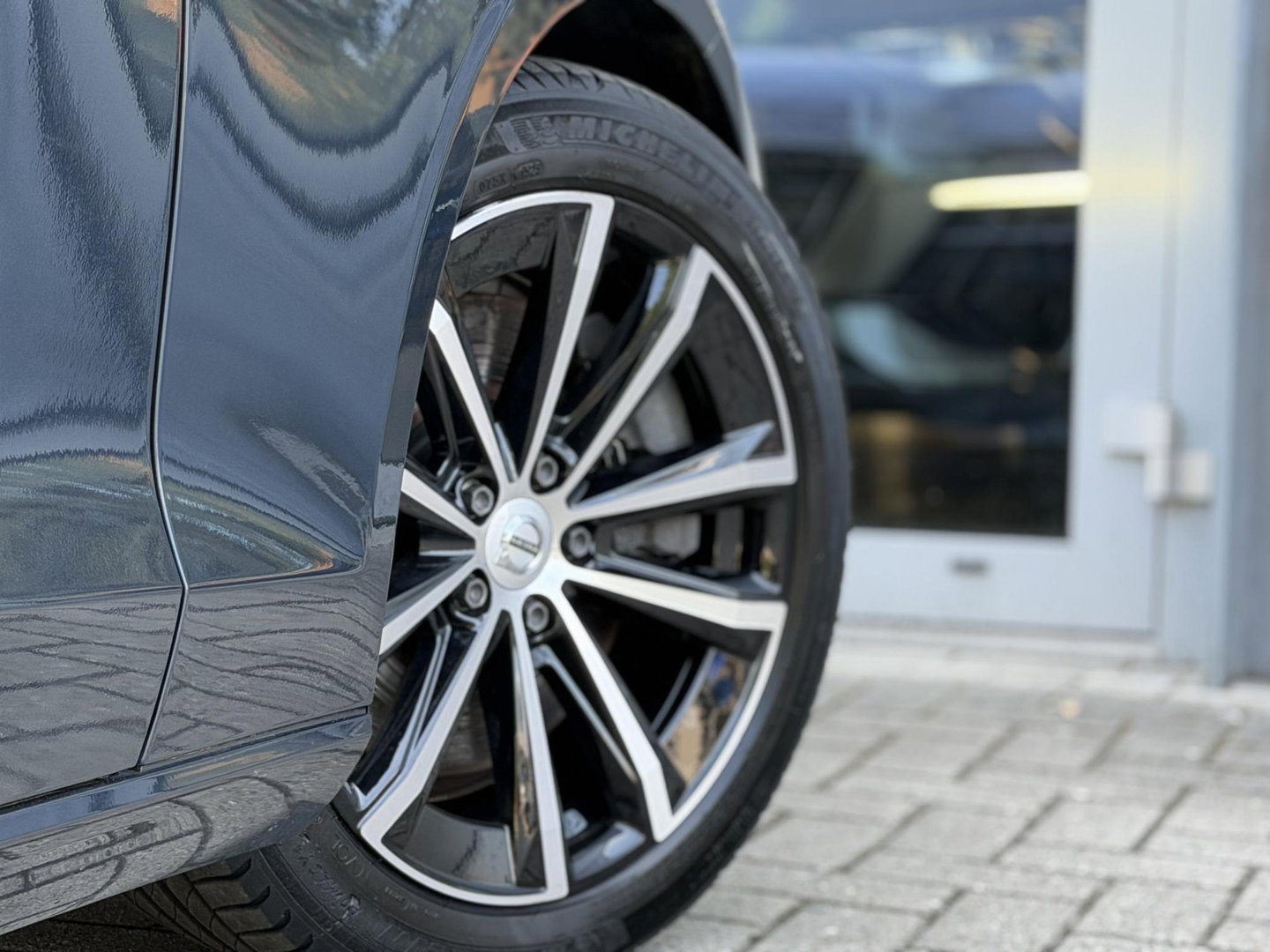 Volvo V60 2.0 T6 Plug-in hybrid 350Pk AWD Plus Dark Long Range|Pano|H/K|360Cam|Pilot|Trekhaak