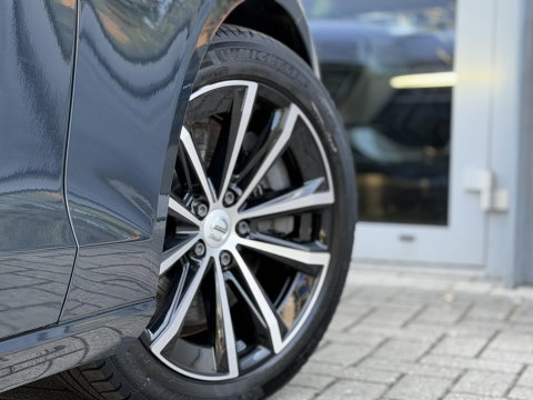 Volvo V60 2.0 T6 Plug-in hybrid 350Pk AWD Plus Dark Long Range|Pano|H/K|360Cam|Pilot|Trekhaak