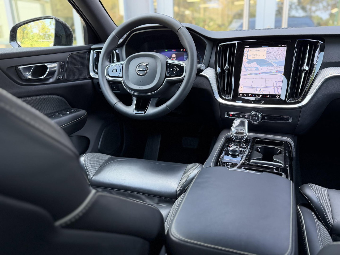 Volvo V60 2.0 T6 Plug-in hybrid 350Pk AWD Plus Dark Long Range|Pano|H/K|360Cam|Pilot|Trekhaak