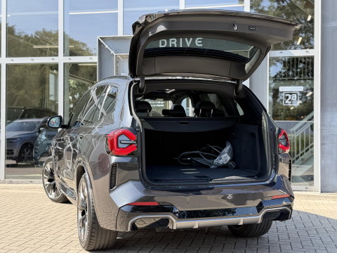 BMW iX3 High Executive 80 kWh M-Sport |Pano|H/K|Laser|360Cam|20"|SOH96%|SOPHISTOGRAU
