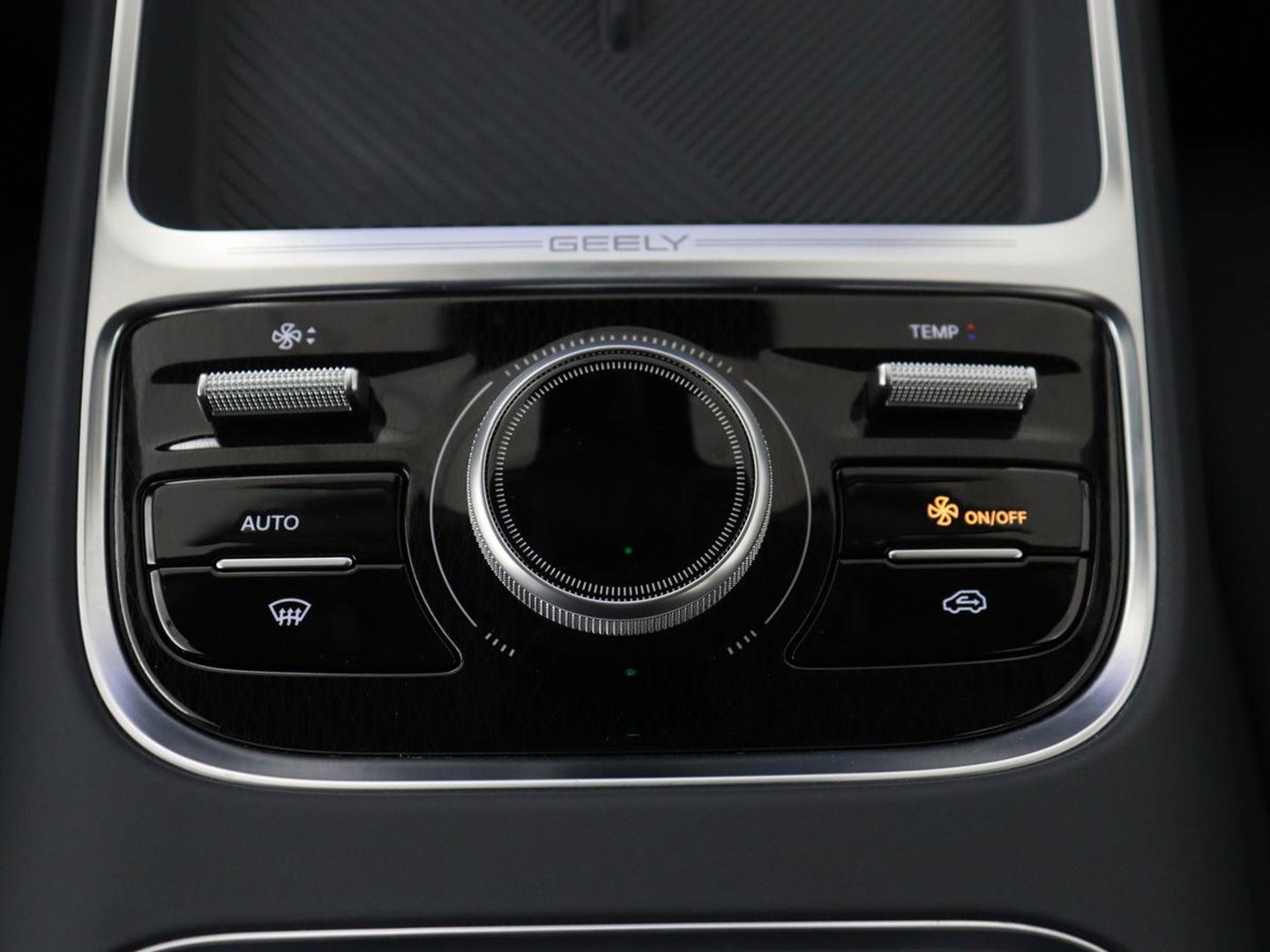 GEELY Starray EM-i 1.5 Pro | Leder | Adaptive cruise | Carplay | Full LED | Dodehoek detectie | 360 camera | DAB |