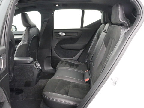 Volvo XC40 Recharge P8 AWD R-Design | SOH 97.1% | Trekhaak | Panoramadak | Leder/alcantara | Stuur/stoel verwarming | Park assit | Carplay |