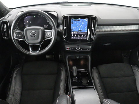Volvo XC40 Recharge P8 AWD R-Design | SOH 97.1% | Trekhaak | Panoramadak | Leder/alcantara | Stuur/stoel verwarming | Park assit | Carplay |