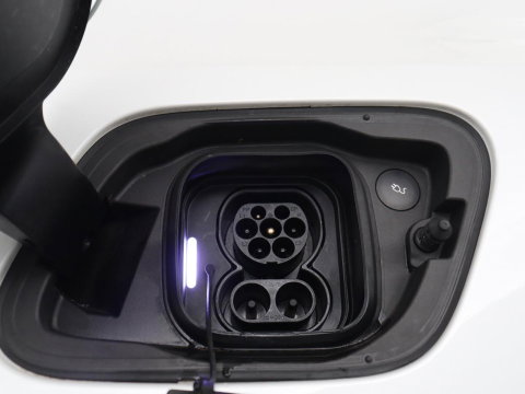 Volvo XC40 Recharge P8 AWD R-Design | SOH 97.1% | Trekhaak | Panoramadak | Leder/alcantara | Stuur/stoel verwarming | Park assit | Carplay |