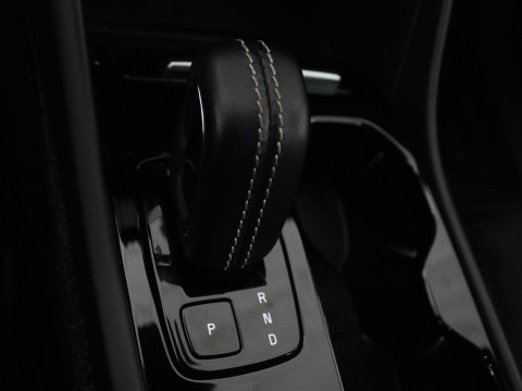 Volvo XC40 Recharge P8 AWD R-Design | SOH 97.1% | Trekhaak | Panoramadak | Leder/alcantara | Stuur/stoel verwarming | Park assit | Carplay |
