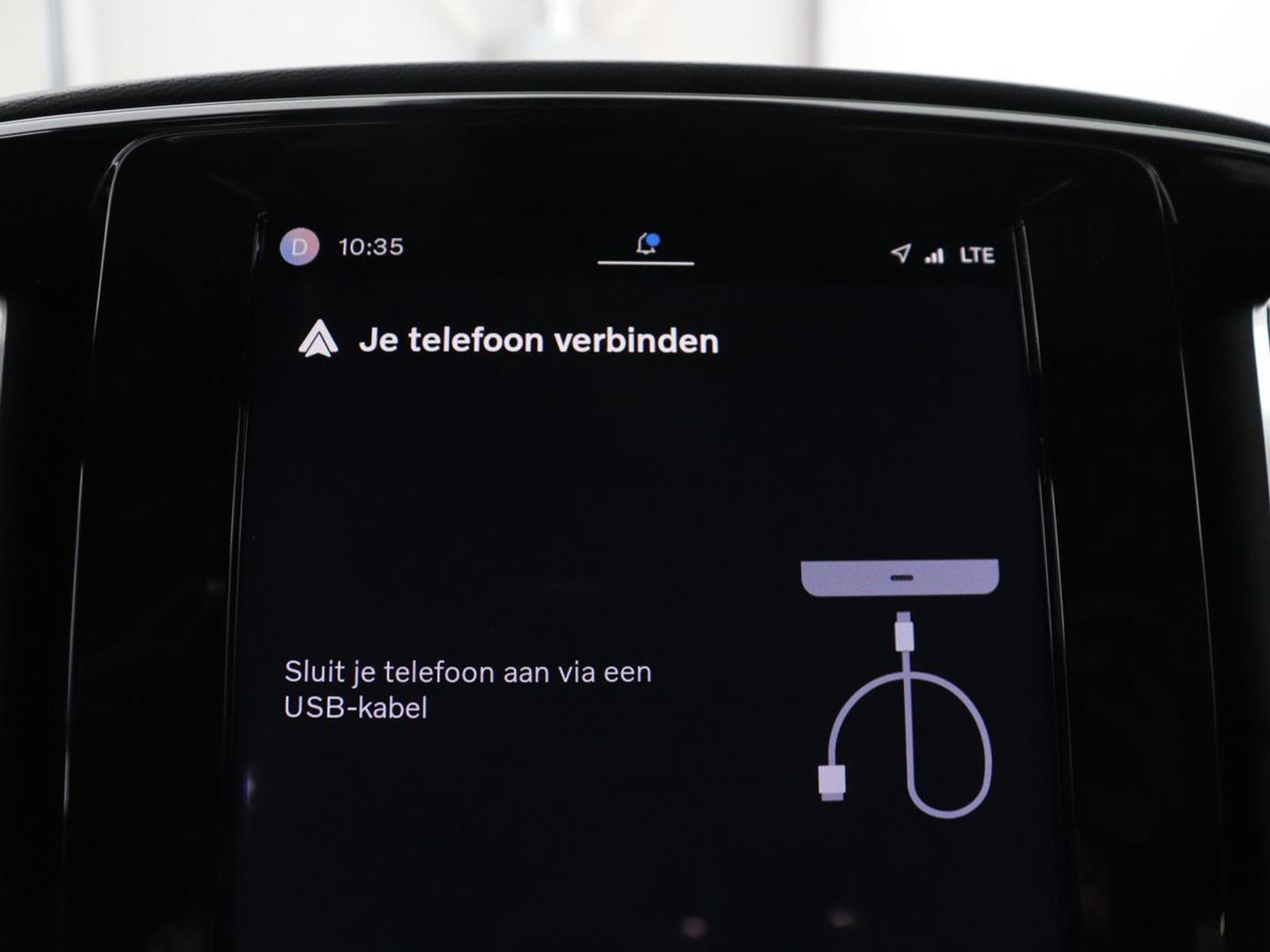 Volvo XC40 Recharge P8 AWD R-Design | SOH 97.1% | Trekhaak | Panoramadak | Leder/alcantara | Stuur/stoel verwarming | Park assit | Carplay |