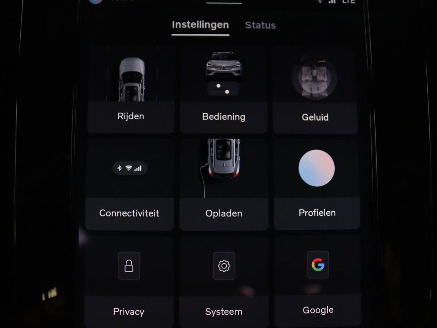Volvo XC40 Recharge P8 AWD R-Design | SOH 97.1% | Trekhaak | Panoramadak | Leder/alcantara | Stuur/stoel verwarming | Park assit | Carplay |