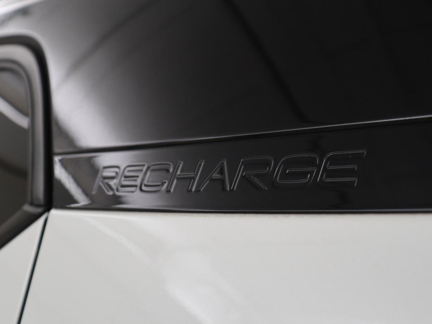 Volvo XC40 Recharge P8 AWD R-Design | SOH 97.1% | Trekhaak | Panoramadak | Leder/alcantara | Stuur/stoel verwarming | Park assit | Carplay |