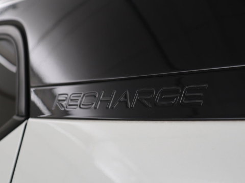 Volvo XC40 Recharge P8 AWD R-Design | SOH 97.1% | Trekhaak | Panoramadak | Leder/alcantara | Stuur/stoel verwarming | Park assit | Carplay |