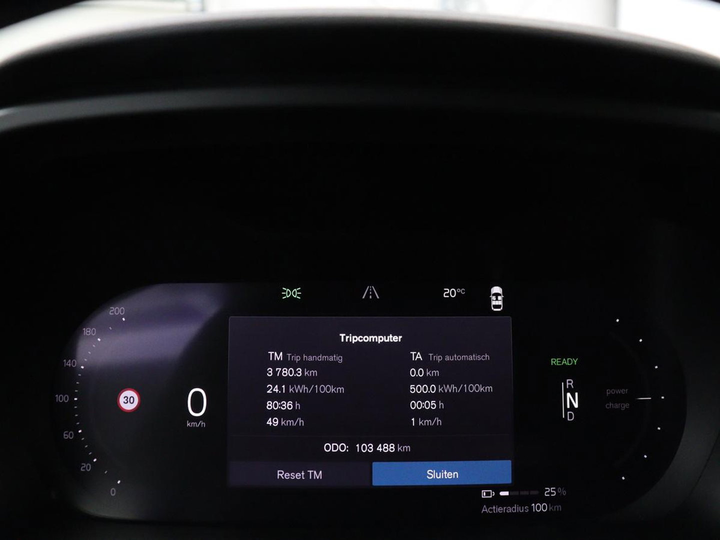 Volvo XC40 Recharge P8 AWD R-Design | SOH 97.1% | Trekhaak | Panoramadak | Leder/alcantara | Stuur/stoel verwarming | Park assit | Carplay |