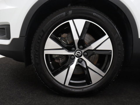 Volvo XC40 Recharge P8 AWD R-Design | SOH 97.1% | Trekhaak | Panoramadak | Leder/alcantara | Stuur/stoel verwarming | Park assit | Carplay |