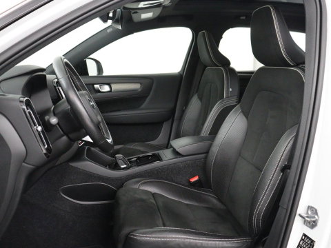 Volvo XC40 Recharge P8 AWD R-Design | SOH 97.1% | Trekhaak | Panoramadak | Leder/alcantara | Stuur/stoel verwarming | Park assit | Carplay |