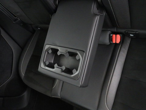 Volvo XC40 Recharge P8 AWD R-Design | SOH 97.1% | Trekhaak | Panoramadak | Leder/alcantara | Stuur/stoel verwarming | Park assit | Carplay |