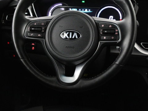 Kia e-Niro DynamicPlusLine 64 kWh | SOH 95.2% | Panoramadak | Half Leder | Adaptive cruise | Stuur/stoel verwarming | Camera | Park assist | Carplay | Climate control | Virtual dashboard | Full LED |