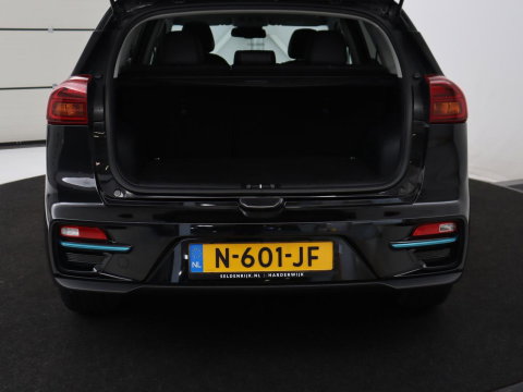 Kia e-Niro DynamicPlusLine 64 kWh | SOH 95.2% | Panoramadak | Half Leder | Adaptive cruise | Stuur/stoel verwarming | Camera | Park assist | Carplay | Climate control | Virtual dashboard | Full LED |