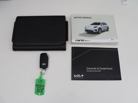 Kia e-Niro DynamicPlusLine 64 kWh | SOH 95.2% | Panoramadak | Half Leder | Adaptive cruise | Stuur/stoel verwarming | Camera | Park assist | Carplay | Climate control | Virtual dashboard | Full LED |