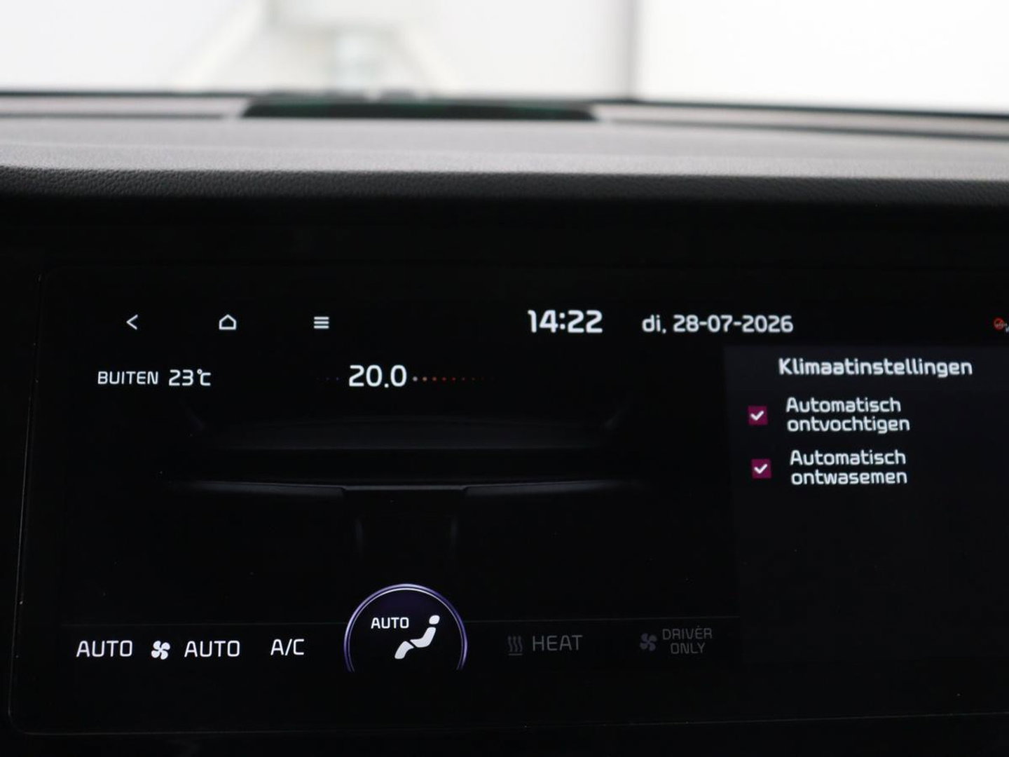 Kia e-Niro DynamicPlusLine 64 kWh | SOH 95.2% | Panoramadak | Half Leder | Adaptive cruise | Stuur/stoel verwarming | Camera | Park assist | Carplay | Climate control | Virtual dashboard | Full LED |