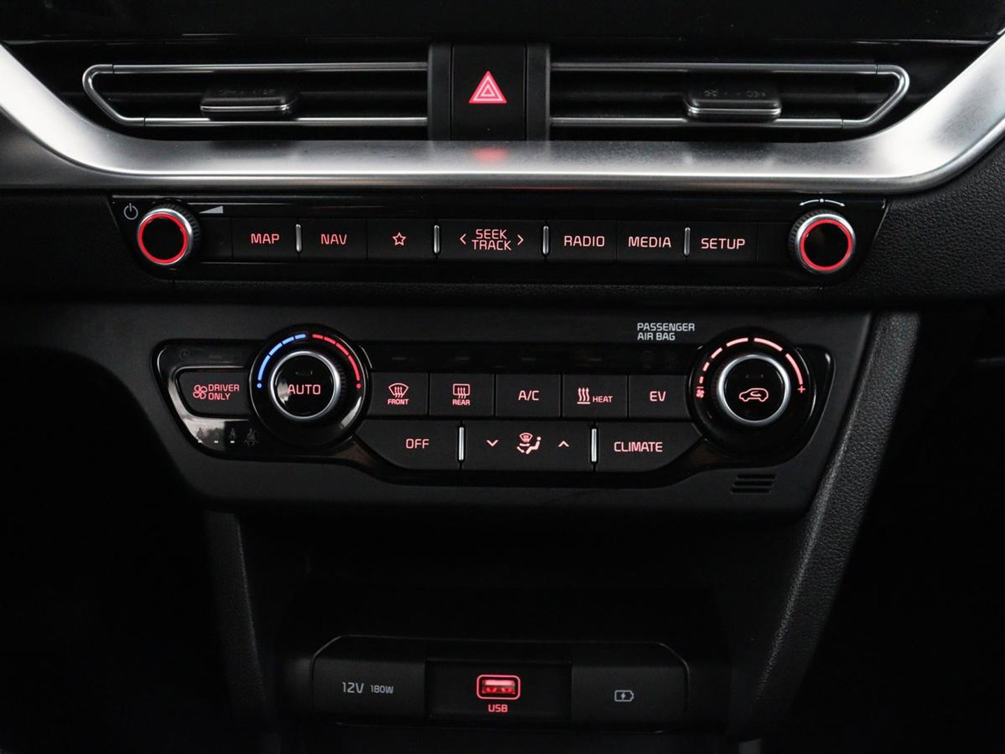 Kia e-Niro DynamicPlusLine 64 kWh | SOH 95.2% | Panoramadak | Half Leder | Adaptive cruise | Stuur/stoel verwarming | Camera | Park assist | Carplay | Climate control | Virtual dashboard | Full LED |