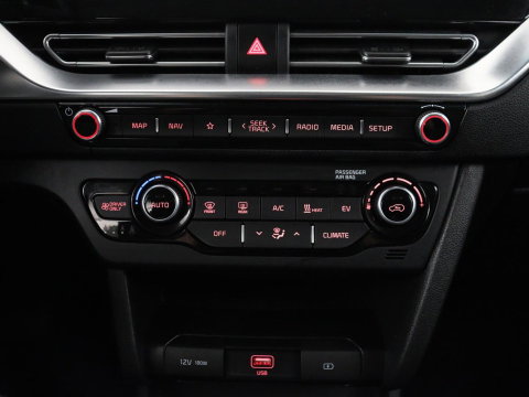 Kia e-Niro DynamicPlusLine 64 kWh | SOH 95.2% | Panoramadak | Half Leder | Adaptive cruise | Stuur/stoel verwarming | Camera | Park assist | Carplay | Climate control | Virtual dashboard | Full LED |