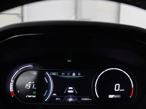 Kia e-Niro DynamicPlusLine 64 kWh | SOH 95.2% | Panoramadak | Half Leder | Adaptive cruise | Stuur/stoel verwarming | Camera | Park assist | Carplay | Climate control | Virtual dashboard | Full LED |