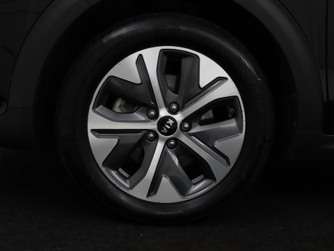 Kia e-Niro DynamicPlusLine 64 kWh | SOH 95.2% | Panoramadak | Half Leder | Adaptive cruise | Stuur/stoel verwarming | Camera | Park assist | Carplay | Climate control | Virtual dashboard | Full LED |