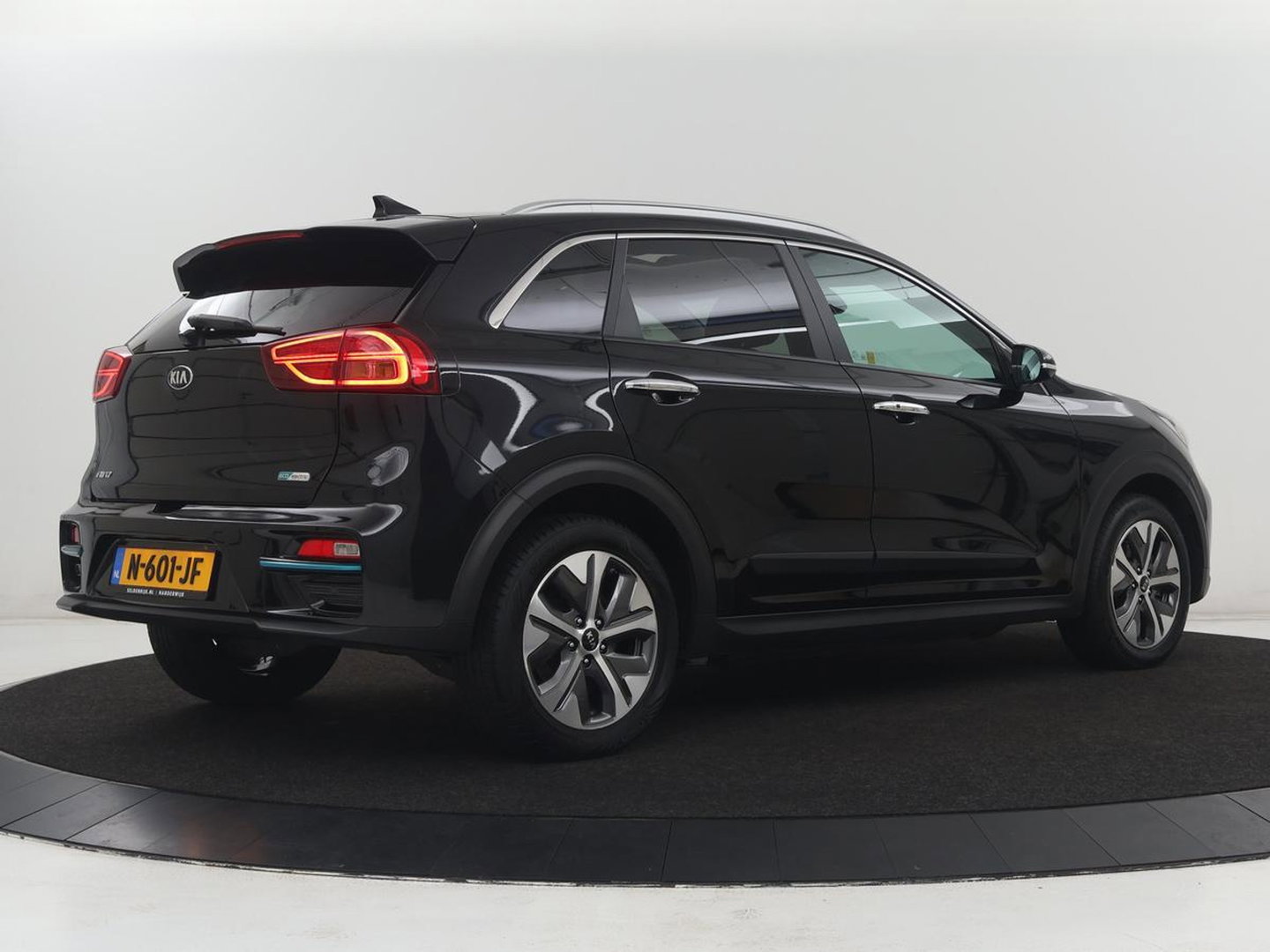 Kia e-Niro DynamicPlusLine 64 kWh | SOH 95.2% | Panoramadak | Half Leder | Adaptive cruise | Stuur/stoel verwarming | Camera | Park assist | Carplay | Climate control | Virtual dashboard | Full LED |