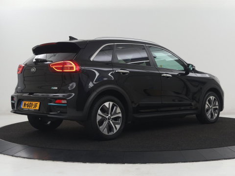 Kia e-Niro DynamicPlusLine 64 kWh | SOH 95.2% | Panoramadak | Half Leder | Adaptive cruise | Stuur/stoel verwarming | Camera | Park assist | Carplay | Climate control | Virtual dashboard | Full LED |