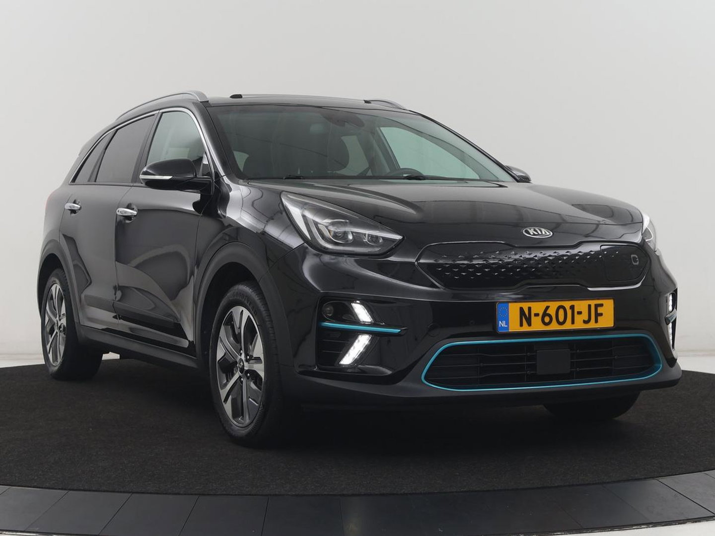 Kia e-Niro DynamicPlusLine 64 kWh | SOH 95.2% | Panoramadak | Half Leder | Adaptive cruise | Stuur/stoel verwarming | Camera | Park assist | Carplay | Climate control | Virtual dashboard | Full LED |